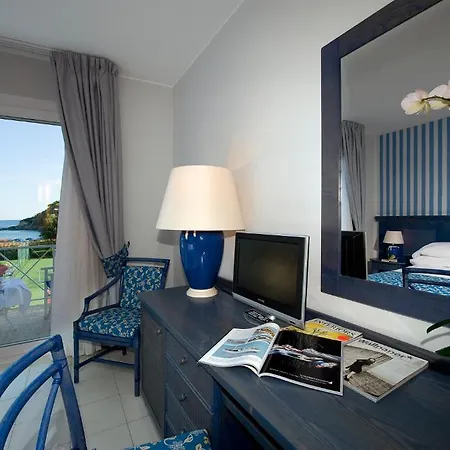 Desiree Hotel 4*